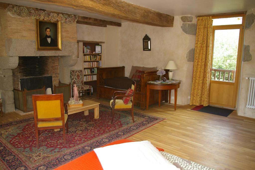 Chambre D'Hotes De Pirieuc Meillac Exterior photo